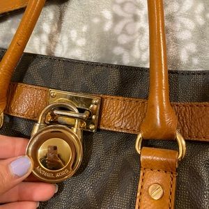 Michael kors shoulder handbag